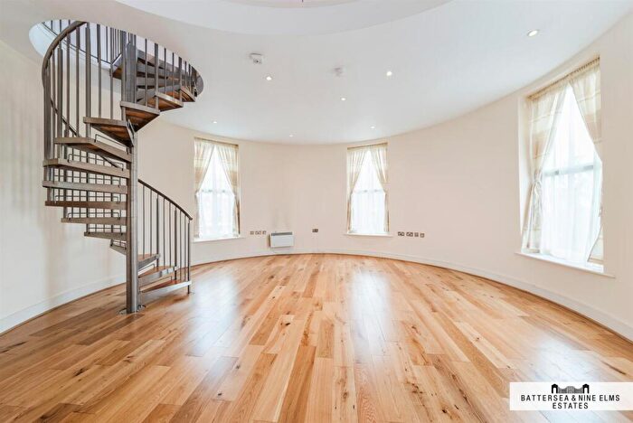2 Bedroom Apartment For Sale In Bridge Theatre Apartments, Battersea Bridge Road, SW11
