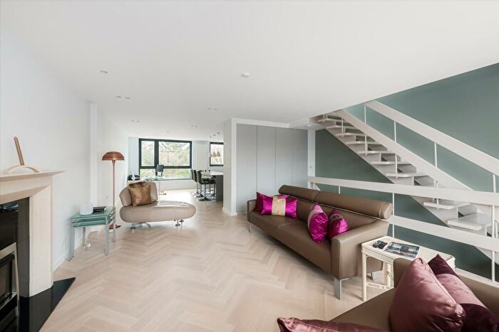 3 Bedroom Maisonette To Rent In Oakhill Avenue, Hampstead, NW3