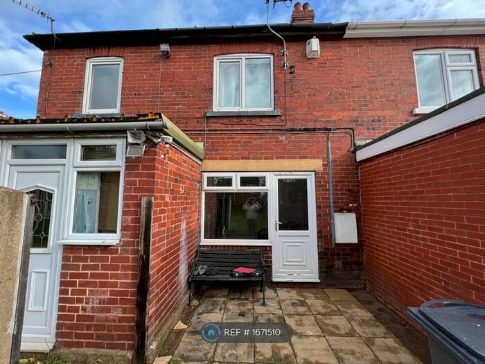 2 Bedroom Semi-Detached House To Rent In Brierley Road, Grimethorpe, Barnsley, S72