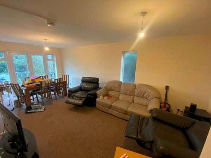 6 Bedroom Detached House To Rent In Wordsworth Road, HP11