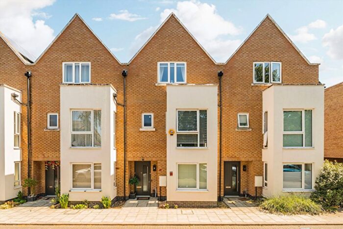 3 Bedroom Terraced House For Sale In Pears Road, Hounslow, TW3