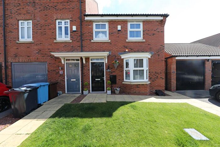 3 Bedroom End Of Terrace House For Sale In Ravensbury Park, Kingswood, Hull, HU7
