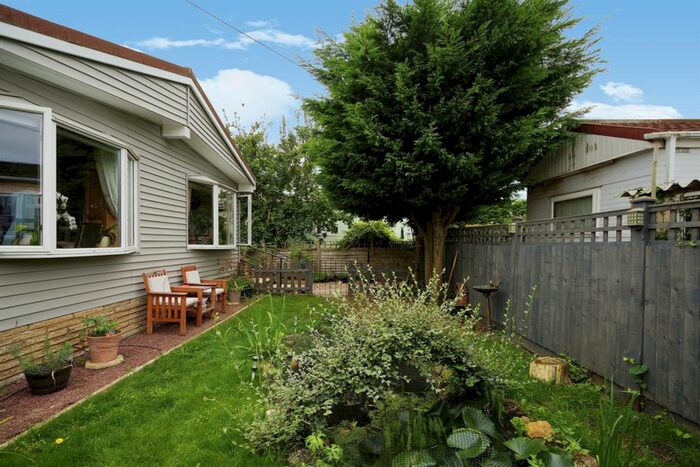 2 Bedroom Park Home For Sale In Canons Drive, St. Johns Priory, Lechlade, GL7