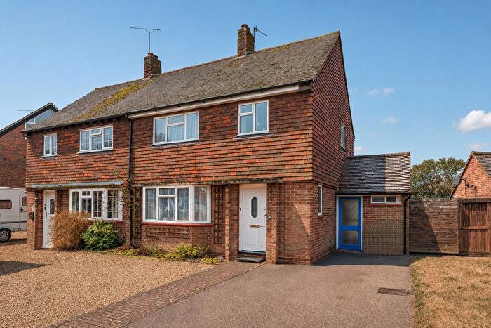 3 Bedroom Semi-Detached House For Sale In Yew Tree Drive, Guildford, GU1