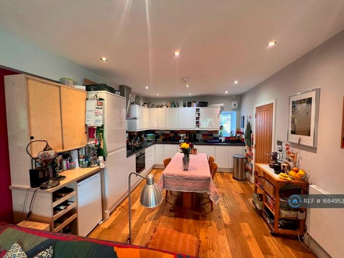 3 Bedroom End Of Terrace House To Rent In County Park, Bristol, BS4