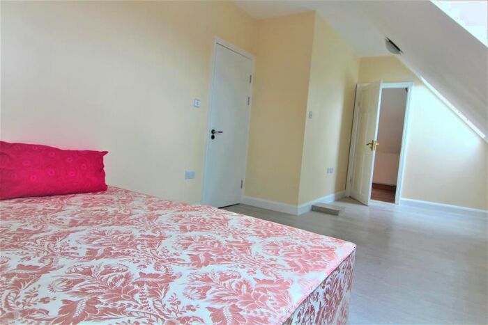 3 Bedroom Maisonette To Rent In Carterhatch Road, Enfield, EN3