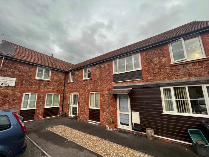2 Bedroom Flat To Rent In Irnham Mews, Minehead, TA24