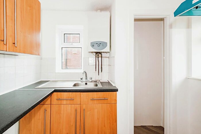 1 Bedroom Flat For Sale In Middle Road, Lancing, West Sussex, BN15