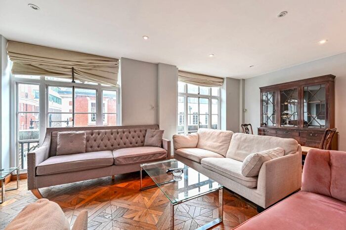 2 Bedroom Flat To Rent In Hertford Street, Mayfair, London, W1J