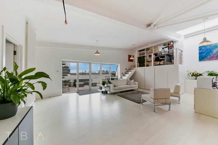 3 Bedroom Flat To Rent In Morris Road, London, E14