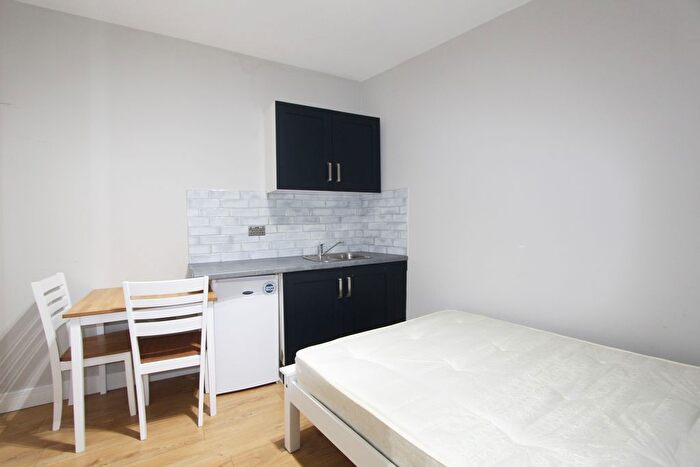 Studio To Rent In Trundleys Road, London, SE8