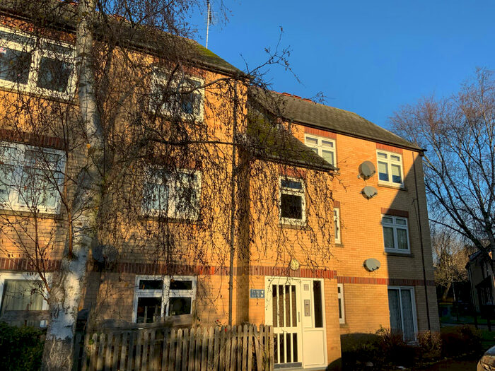2 Bedroom Apartment To Rent In Crossbrook, Hatfield, AL10