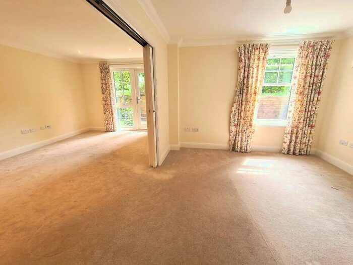 2 Bedroom Retirement Property For Sale In Wiltshire Road, Wokingham