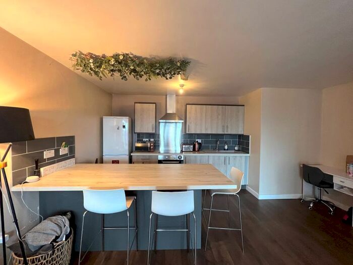 2 Bedroom Flat To Rent In Pilgrims Way, Salford, M50