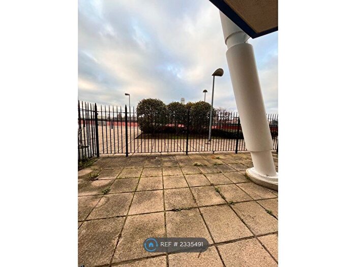 2 Bedroom Flat To Rent In Apollo Building, London, E14