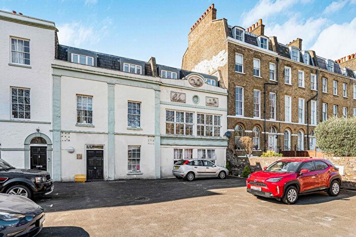 2 Bedroom Flat To Rent In Camberwell Road, London, SE5