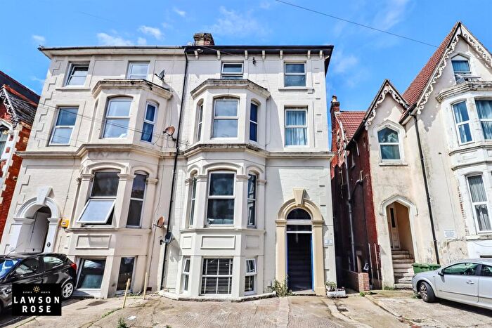 2 Bedroom Flat To Rent In Shaftesbury Road, PO5