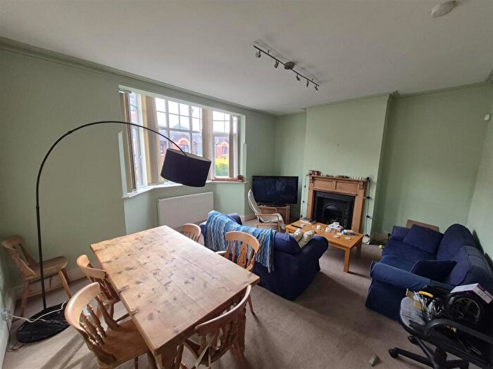 4 Bedroom End Of Terrace House For Sale In Minster Road, Spon End, Coventry, CV1 - Photo 2
