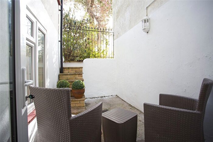 1 Bedroom Flat To Rent In Warwick Road, Worthing, West Sussex, BN11