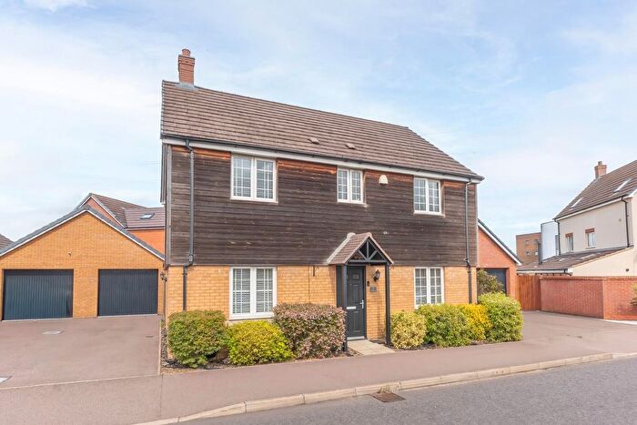 4 Bedroom Detached House For Sale In Theedway, Leighton Buzzard, LU7