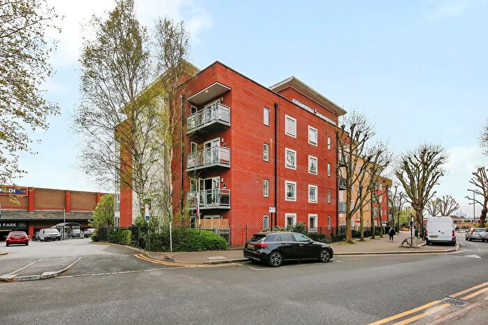 2 Bedroom Flat For Sale In Kirkdale Road, London, E11
