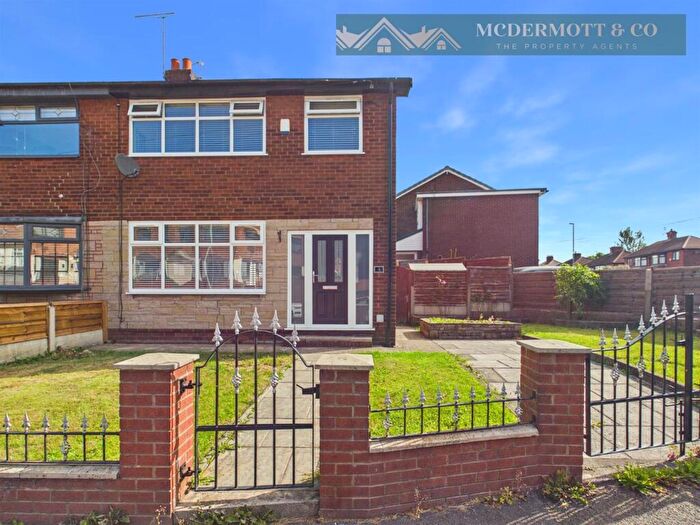 3 Bedroom Semi-Detached House For Sale In Hulmes Road, Failsworth, M35