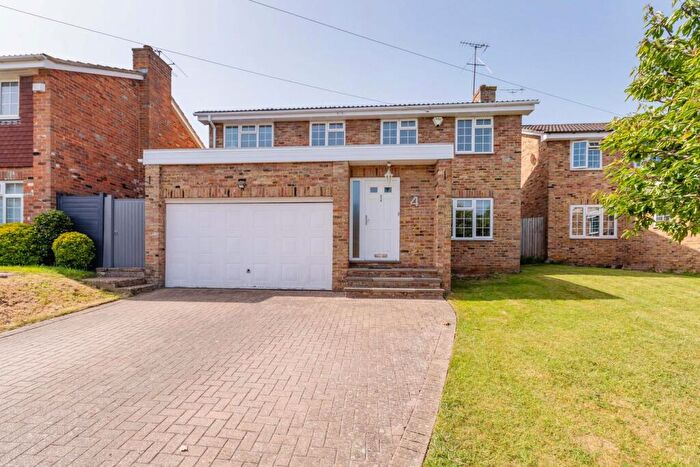 4 Bedroom Detached House For Sale In Newbury Drive, Maidenhead, SL6