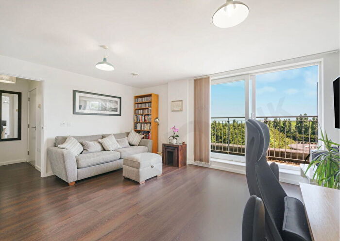1 Bedroom Apartment For Sale In Lankaster Gardens, East Finchley, North London, N2