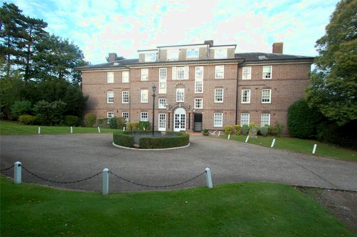 1 Bedroom Flat To Rent In Park Lawn, Farnham Royal, Buckinghamshire, SL2