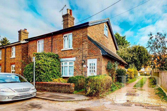 3 Bedroom Semi-Detached House To Rent In St. Johns Road, Crawley, RH11