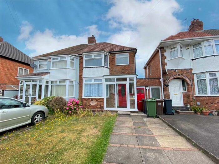 3 Bedroom Semi-Detached House To Rent In Wellsford Avenue, Solihull, Solihull, B92