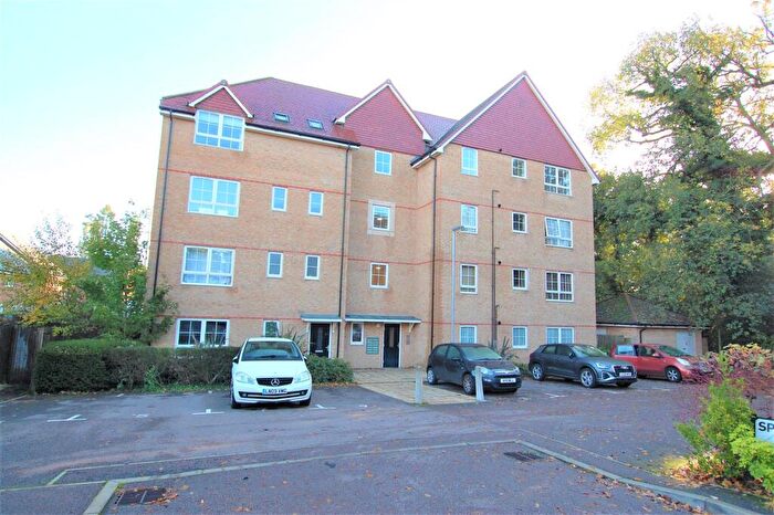 2 Bedroom Flat For Sale In Sparrowhawk Place, Hatfield, AL10