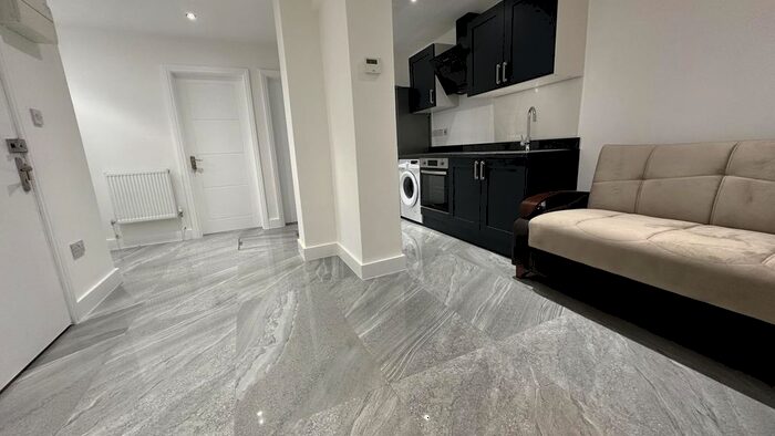 2 Bedroom Flat To Rent In Vicarage Lane, Stratford, E15