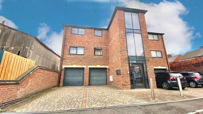 2 Bedroom Flat To Rent In Hipper Street West, Brampton, Chesterfield, Derbyshire, S40