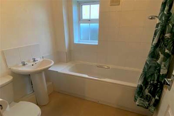 2 Bedroom Flat To Rent In Park View Lodge, Balby, DN4