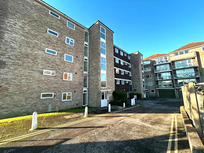 2 Bedroom Flat To Rent In Gale Moor Avenue, Gosport, Hampshire, PO12