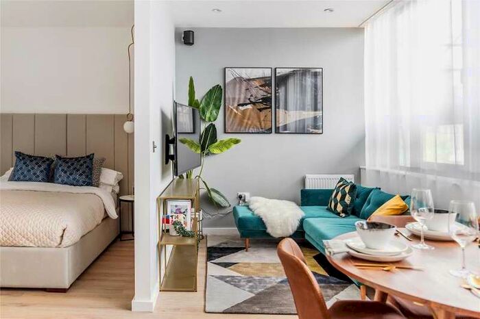 Apartment To Rent In Woking, GU21