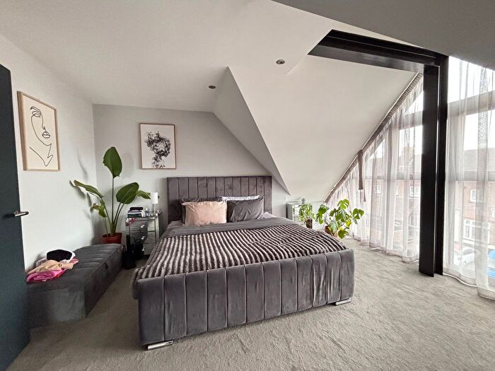 2 Bedroom Flat To Rent In Brentwood Road, Romford, RM2