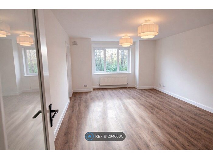 2 Bedroom Flat To Rent In Waterfield Close, Belvedere, DA17