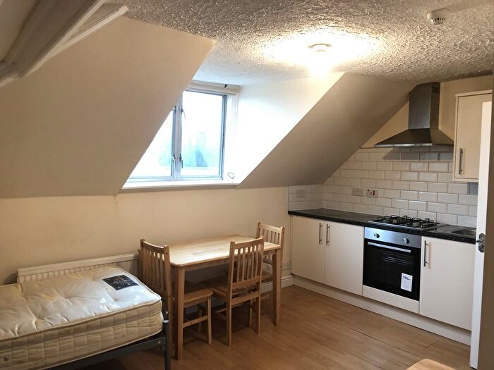 1 Bedroom Flat To Rent In A King Street, Southall, UB2
