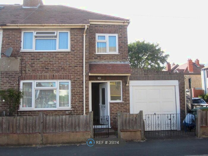 3 Bedroom Semi-Detached House To Rent In School Road, Hove, BN3