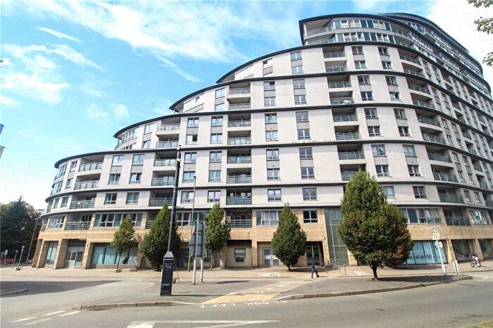 1 Bedroom Flat To Rent In Station Approach, Woking, Surrey, GU22