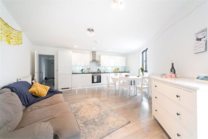 2 Bedroom Apartment To Rent In Nipper Alley, Kingston Upon Thames, KT1