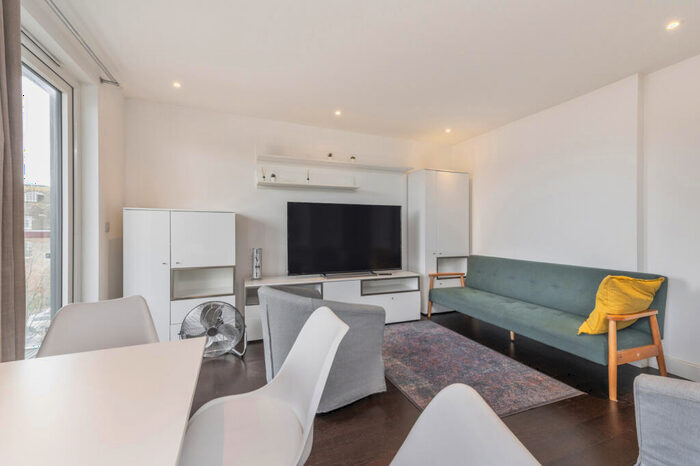 2 Bedroom Flat To Rent In Duke Of Wellington Avenue, Canary Wharf, SE18