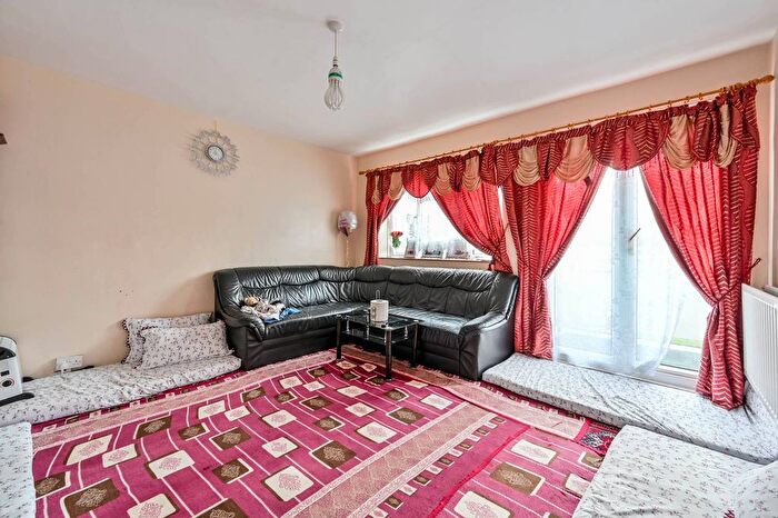 3 Bedroom Flat For Sale In Kingsnympton Park, Kingston, Kingston Upon Thames, KT2
