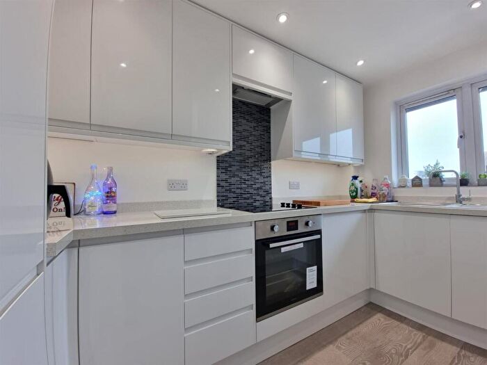 1 Bedroom Flat For Sale In Vignoles Road, Romford, RM7