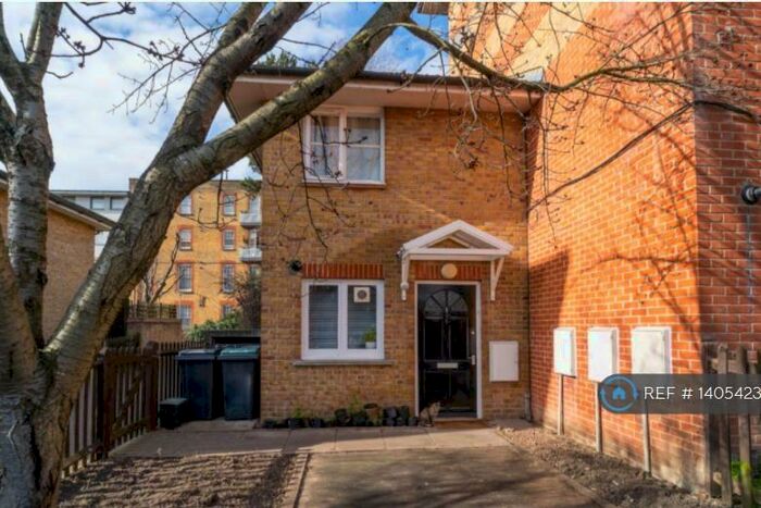 2 Bedroom Semi-Detached House To Rent In Greenway Close, London, N15