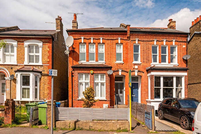 3 Bedroom Flat To Rent In Friern Road, East Dulwich, London, SE22