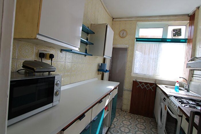 4 Bedroom End Of Terrace House To Rent In Colebrook Road, Norbury, SW16