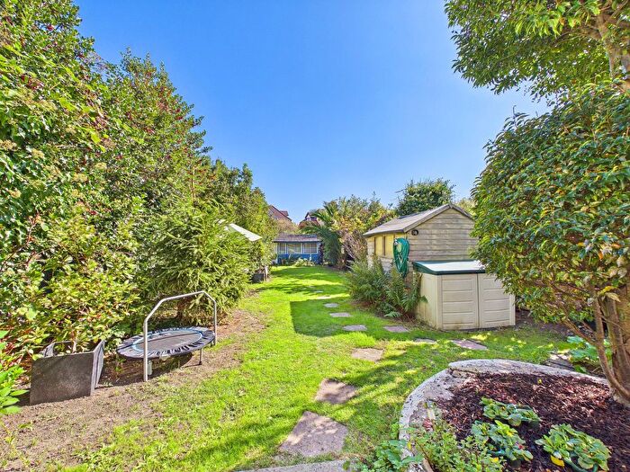 2 Bedroom Flat For Sale In Radnor Park Road, Folkestone, Kent, CT19